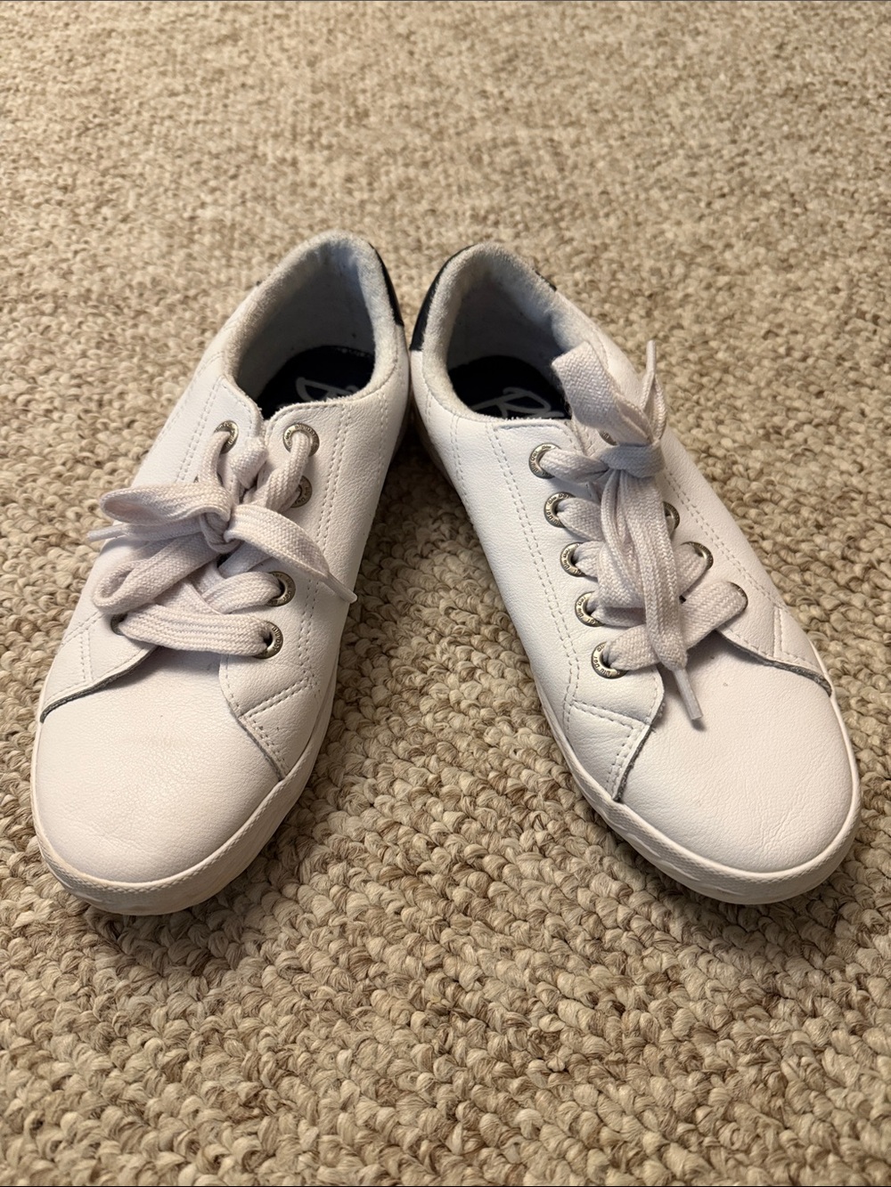 Blu div Women’s White Low-Top Casual Sneakers